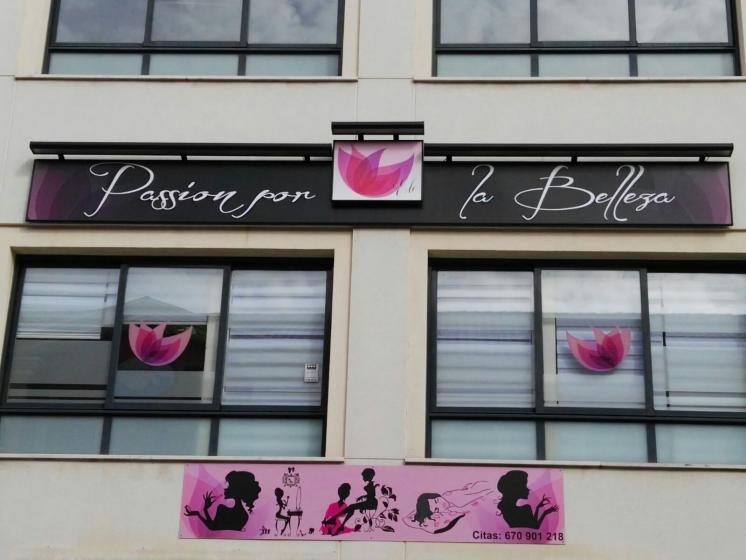 R&oacute;tulo cartel luminoso Luminaria. Pasi&oacute;n por la Belleza, Dos Hermanas Sevilla