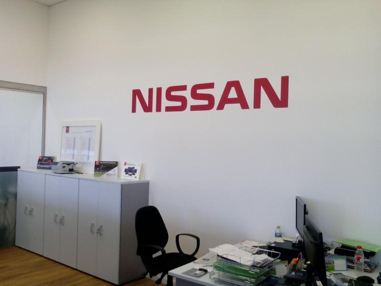 R&oacute;tulo cartel. Nissan Andalsyr de Huelva. Letras recortadas y lacadas en pvc.