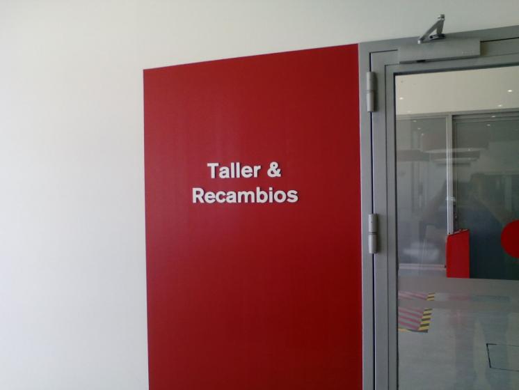 R&oacute;tulo cartel. Nissan Andalsyr de Huelva. Letras recortadas y lacadas en pvc.