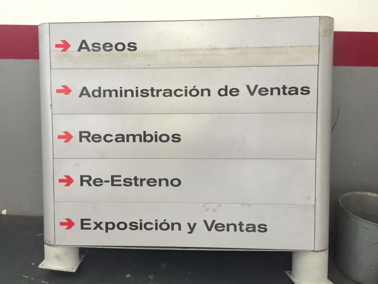 R&oacute;tulo Cartel Nissan Vanauto Sueminencia Sevilla