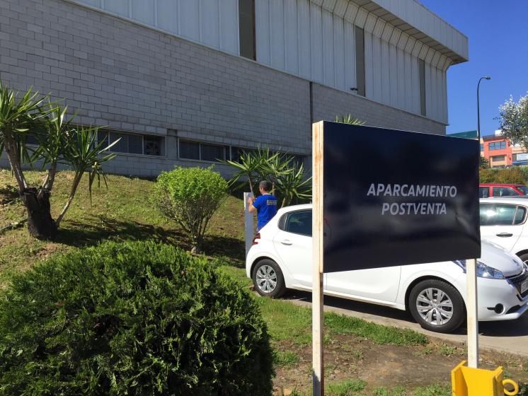 R&oacute;tulo Cartel Peugeot Automares. Tomares Sevilla