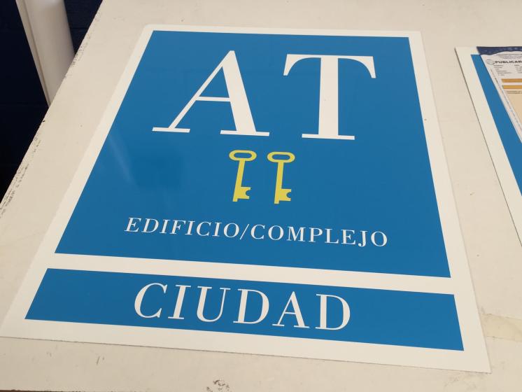 R&oacute;tulo Cartel Placas homologada apartamentos tur&iacute;sticos Ciudad