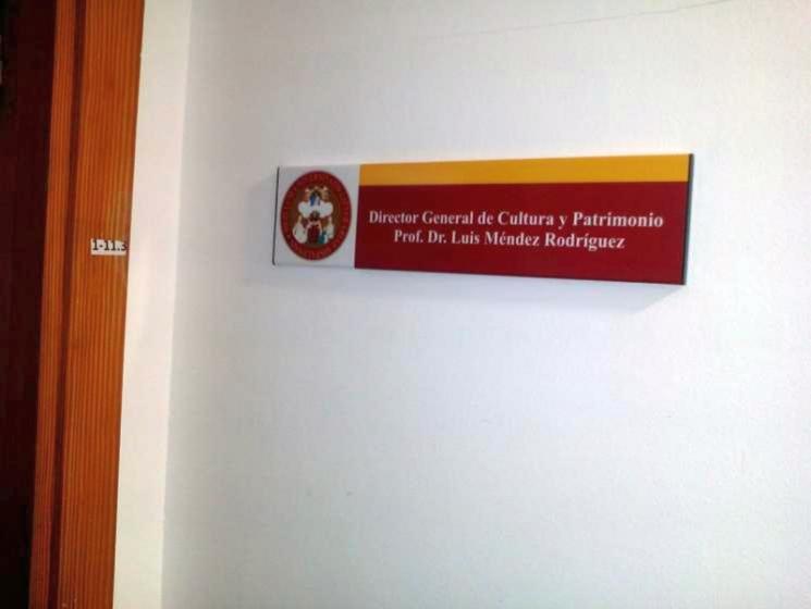 R&oacute;tulo Cartel Universidad de Sevilla