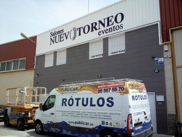 R&oacute;tulo en Letras corp&oacute;reas recortadas en pvc y lacadas. Salones y Eventos Nuevo Torneo en Sevilla.