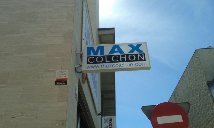 R&oacute;tulo luminoso Banderola. Maxcolch&oacute;n Sevilla