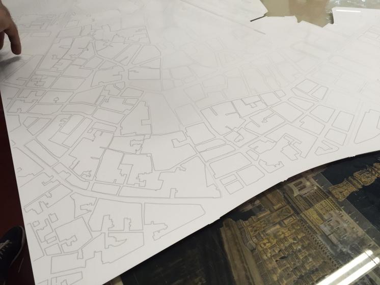 R&oacute;tulo. Proyecto de arquitectura de la Universidad de Sevilla. Metacrilato fresado y vinilo laminado con planos.