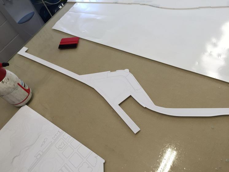 R&oacute;tulo. Proyecto de arquitectura de la Universidad de Sevilla. Metacrilato fresado y vinilo laminado con planos.