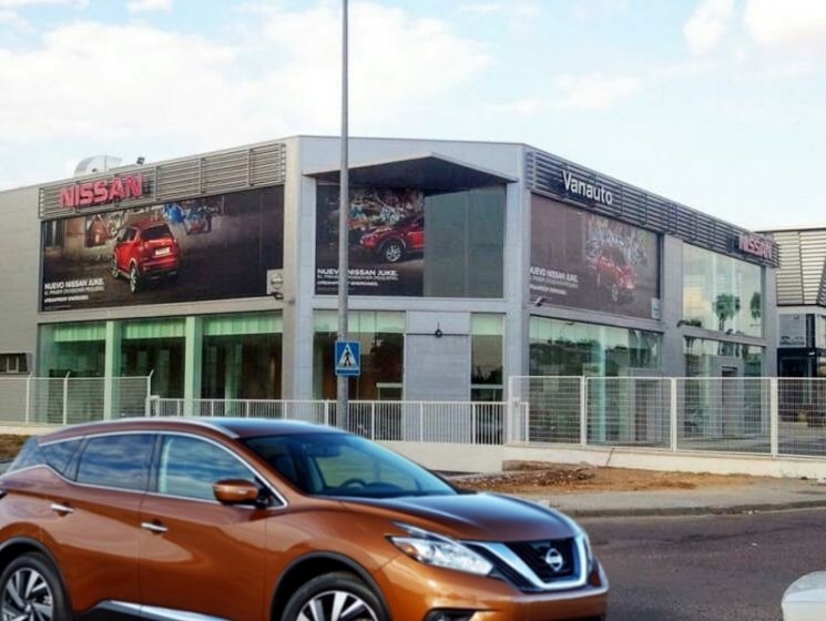 R&oacute;tulo Sevilla. Nissan Vanauto en Sueminencia. 200 m de Fotomurales en Exterior con vinilos especiales para exteriores.