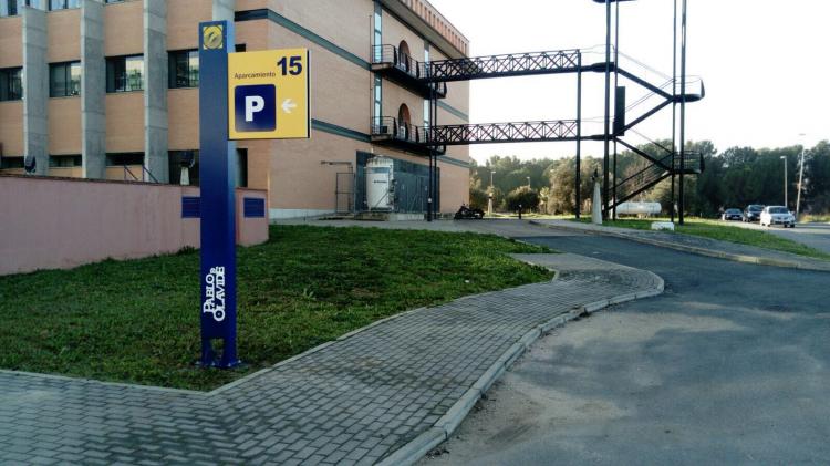 Universidad Pablo de Olavide Sevilla. Se&ntilde;alizaci&oacute;n y mobiliario informativo.