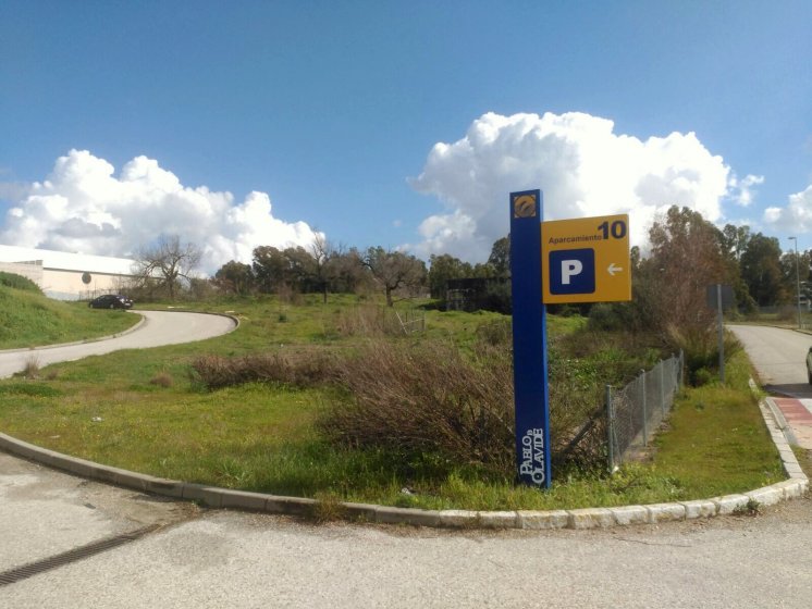 Universidad Pablo de Olavide Sevilla. Se&ntilde;alizaci&oacute;n y mobiliario informativo.