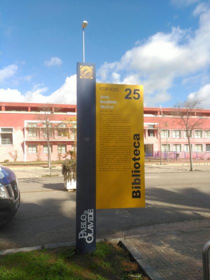 Universidad Pablo de Olavide Sevilla. Se&ntilde;alizaci&oacute;n y mobiliario informativo.