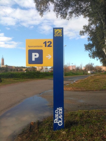 Universidad Pablo de Olavide Sevilla. Se&ntilde;alizaci&oacute;n y mobiliario informativo.