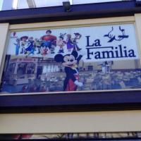 Pizzería La Familia. Dos Hermanas Sevilla. Rotulación de vinilos en impresión digital 