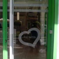 Rotulación de cristales y escaparates. Clínicas Dental Oral Salud Dos Hermanas Sevilla