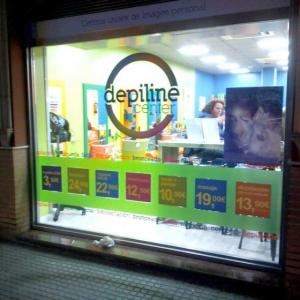 Rotulación de vinilos en cristal. Depiline Center Dos Hermanas Sevilla