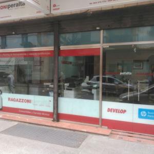 Rotulación de vinilos en cristal. Ragazzoni Peralta Sevilla