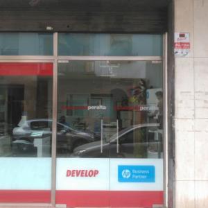 Rotulación de vinilos en cristal. Ragazzoni Peralta Sevilla