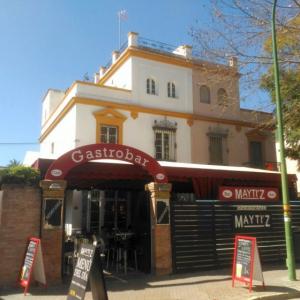 Rótulo cartel Caja luminosa con led. Restaurante Gastrobar Maytiz en Sevilla.