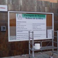 Rótulo cartel Iglesia de la Oliva en Dos Hermanas Sevilla. Cartel de horarios.