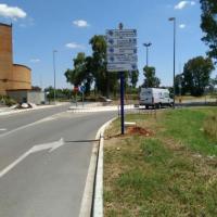 Rótulo Cartel Señalización direccional vial campus. Universidad Pablo de Olavide, Sevilla