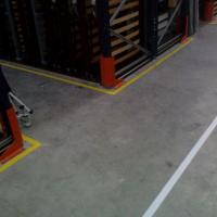 Señalización interior suelos riesgos laborales. Empresa Proazimut Sevilla.
