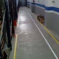 Señalización interior suelos riesgos laborales. Empresa Proazimut Sevilla.