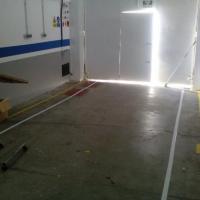 Señalización interior suelos riesgos laborales. Empresa Proazimut Sevilla.