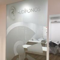 Visual Óptica, Bellavista Sevilla. Vinilo acido impreso. Rotulación de vinilos en impresión digital y al ácido