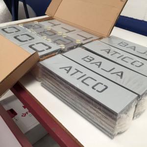 Carteles señalización de puertas y plantas edificio Belaire en Málaga. PVC con frente de aluminio fresado.
