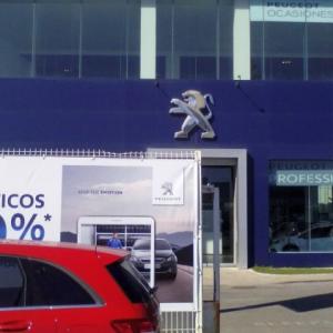 Lona promocional o publicitaria. Peugeot Automares Sueminencia Sevilla.