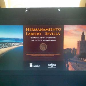 Montaje de Exposición Laredo Sevilla en el Ayuntamiento de Sevilla.