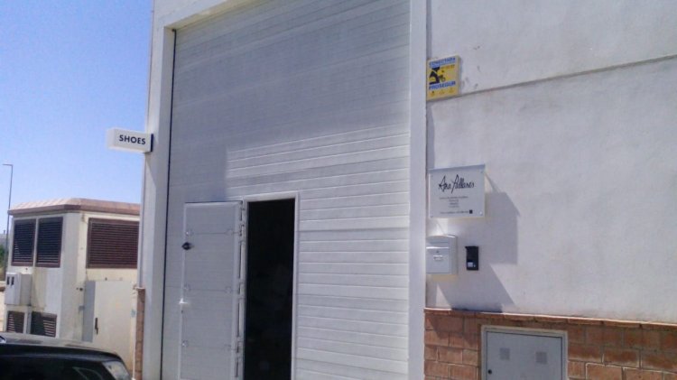 Banderola luminosa fabricada entera de metacrilato para Ana Pallar&eacute;
