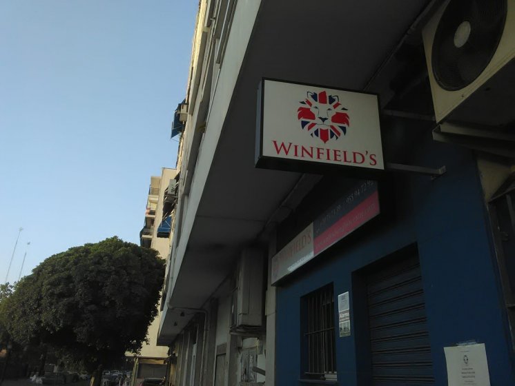 Banderola luminosa en metacrilato retroiluminado y vinilos trasl&uacute;cidos. Icars Sevilla.