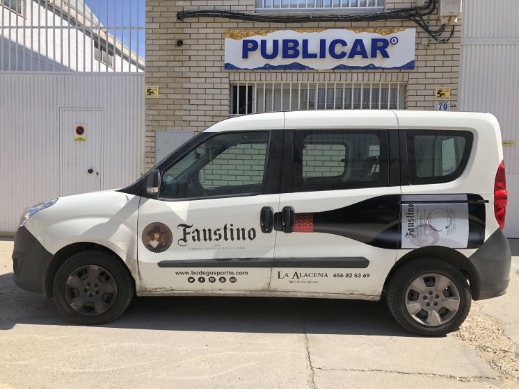 Bodegas Faustino. Rotulación en vinilo en impresión digital fundido laminado en Sevilla.