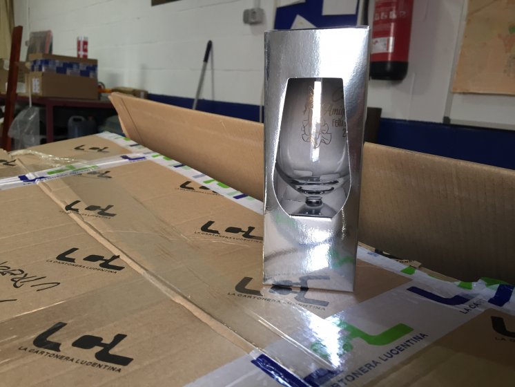 Catavinos jerezanos serigrafiados en tinta oro de 24K y su caja en terminaci&oacute;n plata. Feria de Utrera Sevilla.