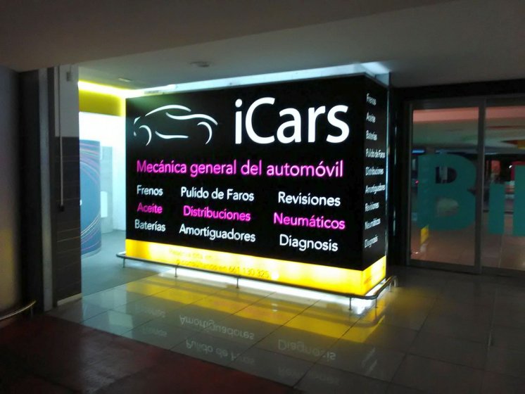 Decoración y rotulación con vinilos especiales de cajas luminosas para Icars en Sevilla