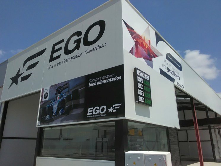 Decoración y rotulación con vinilos especiales de gasolinera EGO en Sevilla