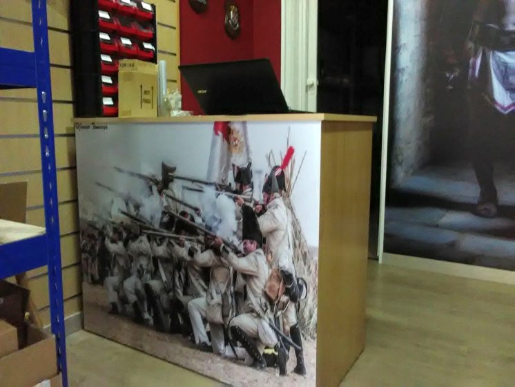 Fotomural en vinilo laminado especial para pared en impresiójn digital. La Casa del Recreador en Sevilla. 