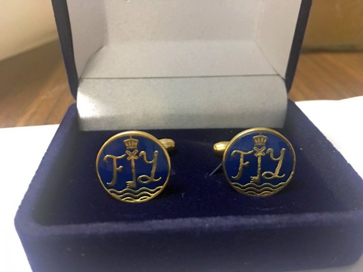 Gemelos en plata con ba&ntilde;o de oro. Cuartel General de la Fuerza Terrestre Sevilla. Futer