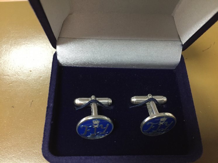 Gemelos en plata del Cuartel general de la Fuerza Terrestre Sevilla. Futer