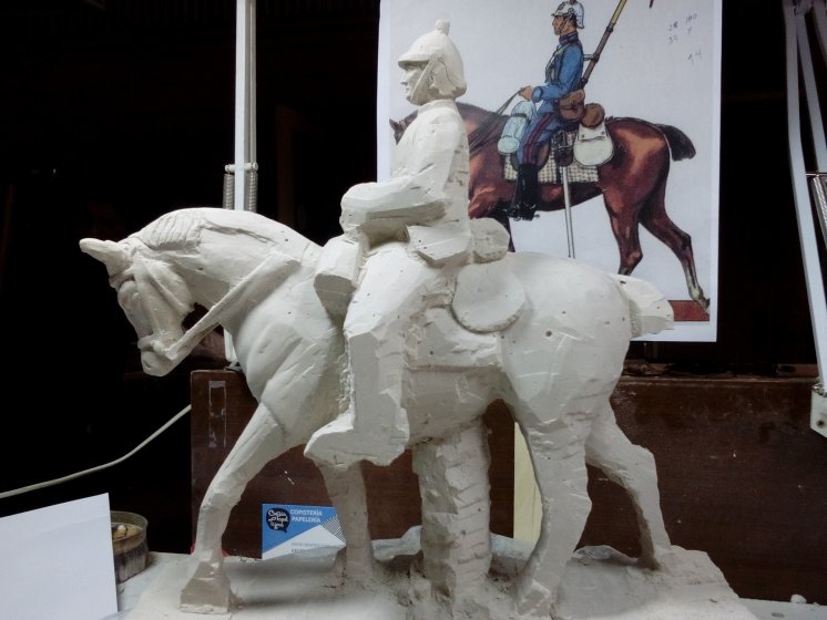 Lancero a caballo del Regimiento de Caballer&iacute;a Sagunto 7 Sevilla, Talla y figura 3D en resina con peana de madera.