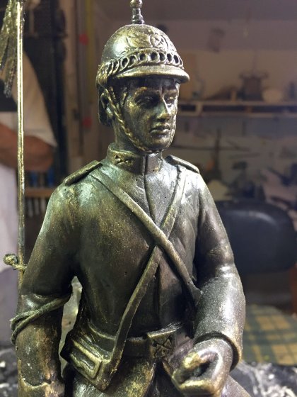 Lancero a caballo del Regimiento de Caballería Sagunto 7 Sevilla, Talla y figura 3D en resina con peana de madera.