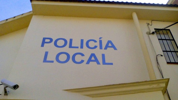 Letras recortadas en acero inoxidable para la Policía Local de La Algaba en Sevilla
