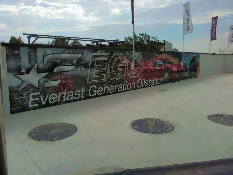 Mástiles de aluminio con potencia y bandera. Gasolineras EGO en Sevilla 