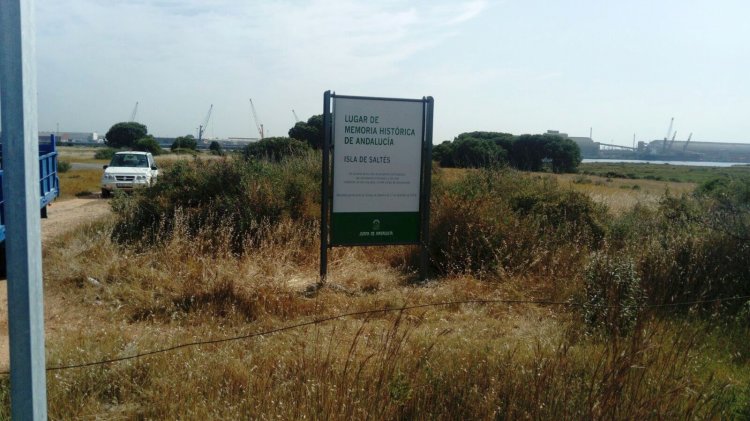 Monolito de la Memoria Hist&oacute;rica. Junta de Andaluc&iacute;a. Sevilla, C&aacute;diz, Huelva, Granada, C&oacute;rdoba, Ja&eacute;n y Almer&iacute;a