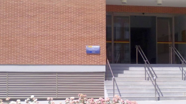 Placa fondos Feder. Centro CEA de la Universidad de Sevilla.