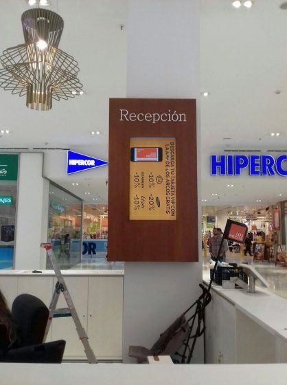 Placa recepción centro comercial Los Arcos. Sevilla