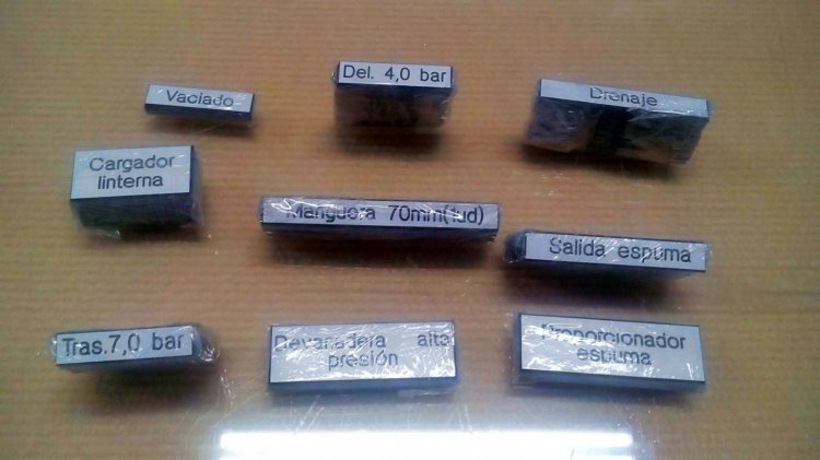Placas grabadas en pvc bicapa para cuadros sinópticos. Sevilla