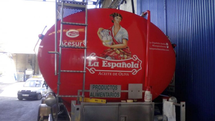 Rotulaci&oacute;n de cami&oacute;n cisterna, en vinilos de corte e impresi&oacute;n digital fundidos. Aceites la Espa&ntilde;ola Acesur Sevilla.