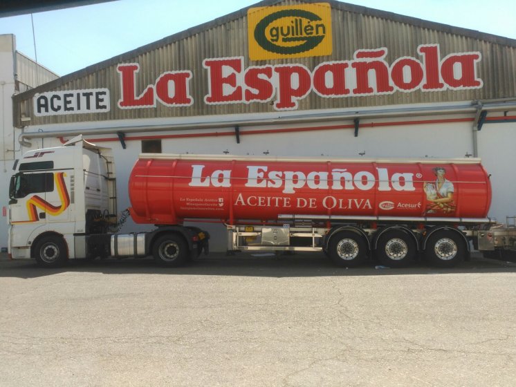 Rotulación de camión cisterna, en vinilos de corte e impresión digital fundidos. Aceites la Española Acesur Sevilla.